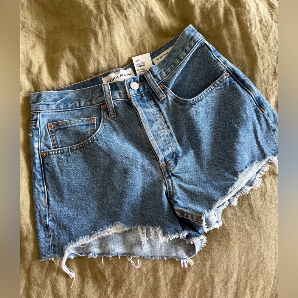 Denim forum hi rise short!